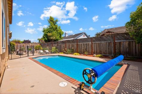1814 Heather Lane Petaluma CA 94954