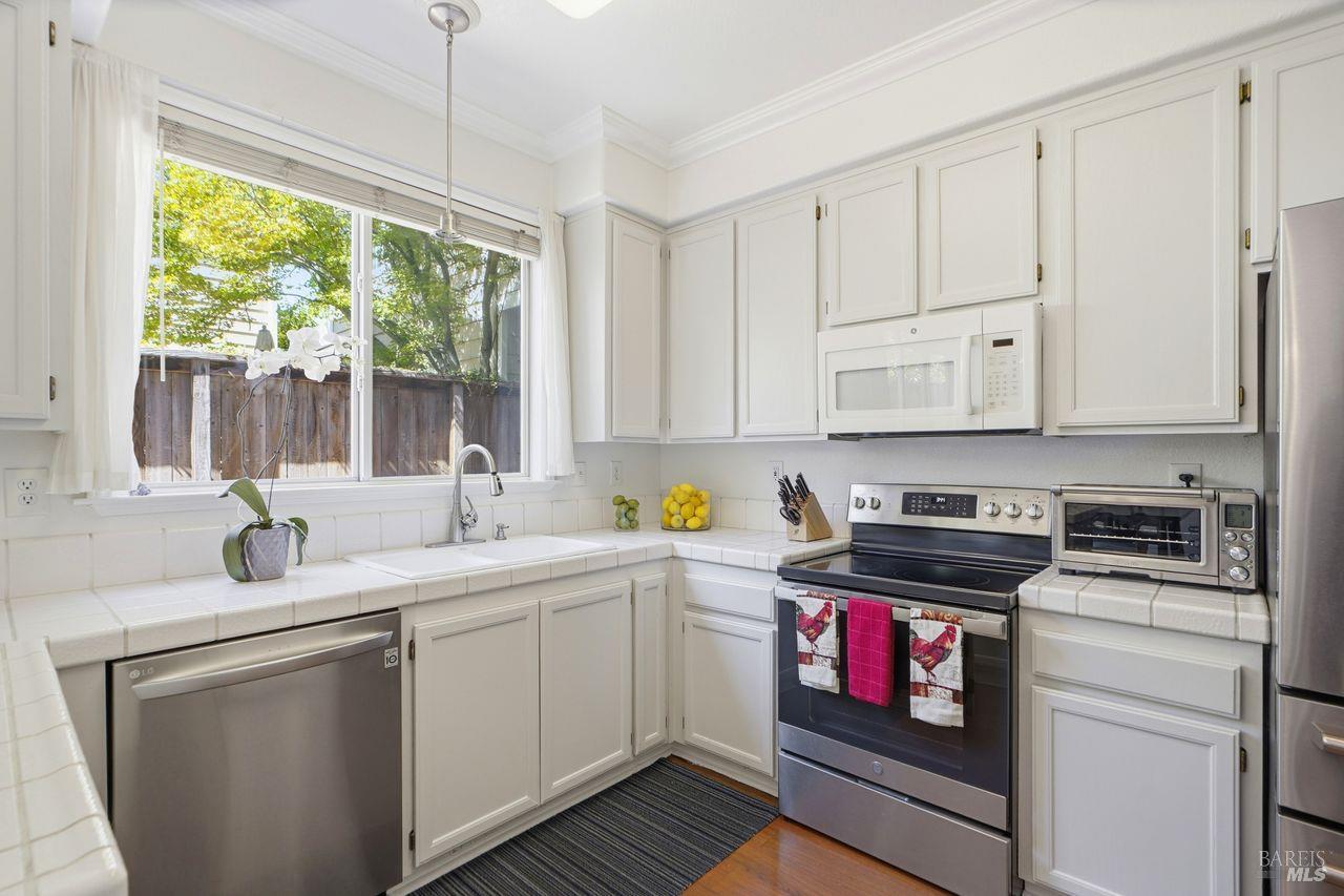 1121 Brighton View Circle Petaluma CA 94952