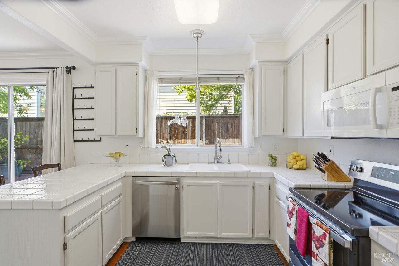 1121 Brighton View Circle Petaluma CA 94952