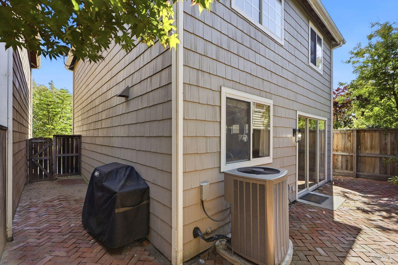 1121 Brighton View Circle Petaluma CA 94952
