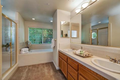 128 Village Oaks Court Healdsburg CA 95448