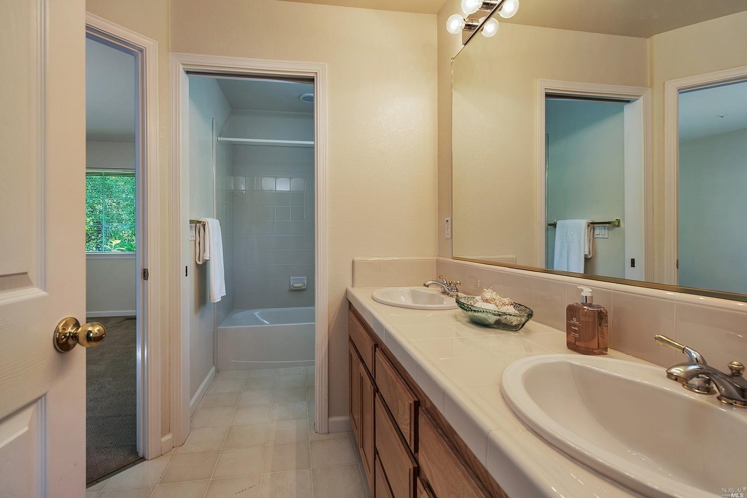 128 Village Oaks Court Healdsburg CA 95448