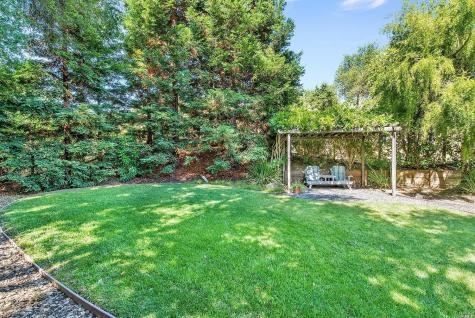 128 Village Oaks Court Healdsburg CA 95448