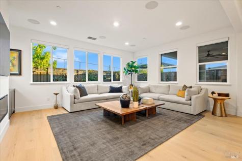 1469 Oak Circle Rohnert Park CA 94928
