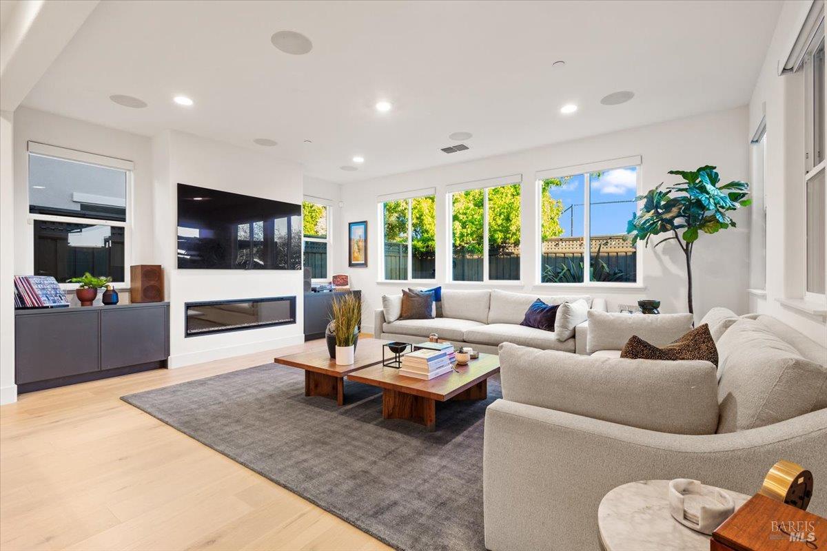1469 Oak Circle Rohnert Park CA 94928