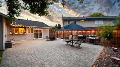 1120 Santa Clara Lane Petaluma CA 94954