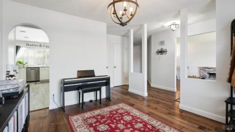 1120 Santa Clara Lane Petaluma CA 94954
