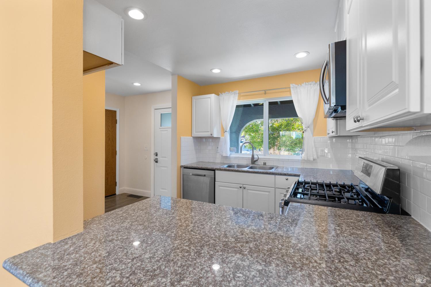 971 Hacienda Circle Rohnert Park CA 94928