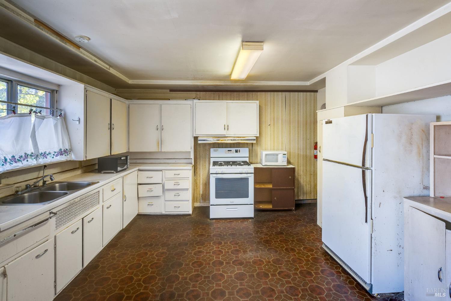 1103 Temple Avenue Santa Rosa CA 95404