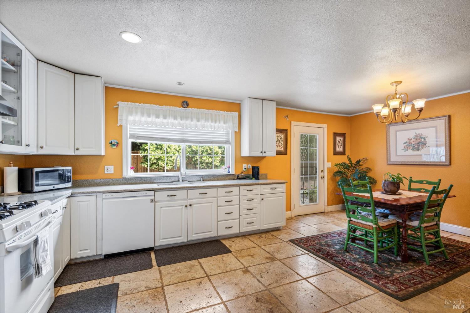 971 Eleanor Avenue Rohnert Park CA 94928