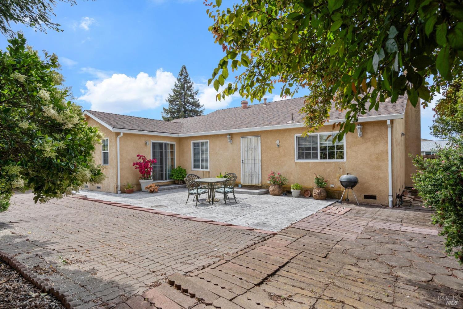 971 Eleanor Avenue Rohnert Park CA 94928