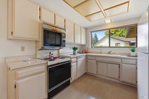 318 Twin Lakes Drive Santa Rosa CA 95409