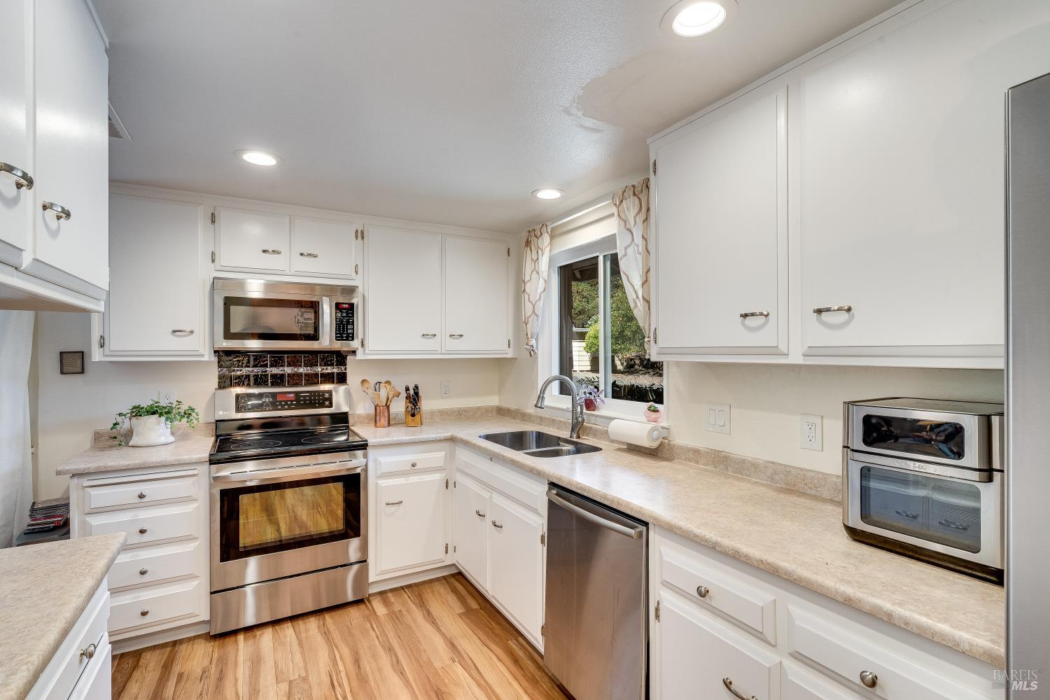 6492 Meadowridge Drive Santa Rosa CA 95409