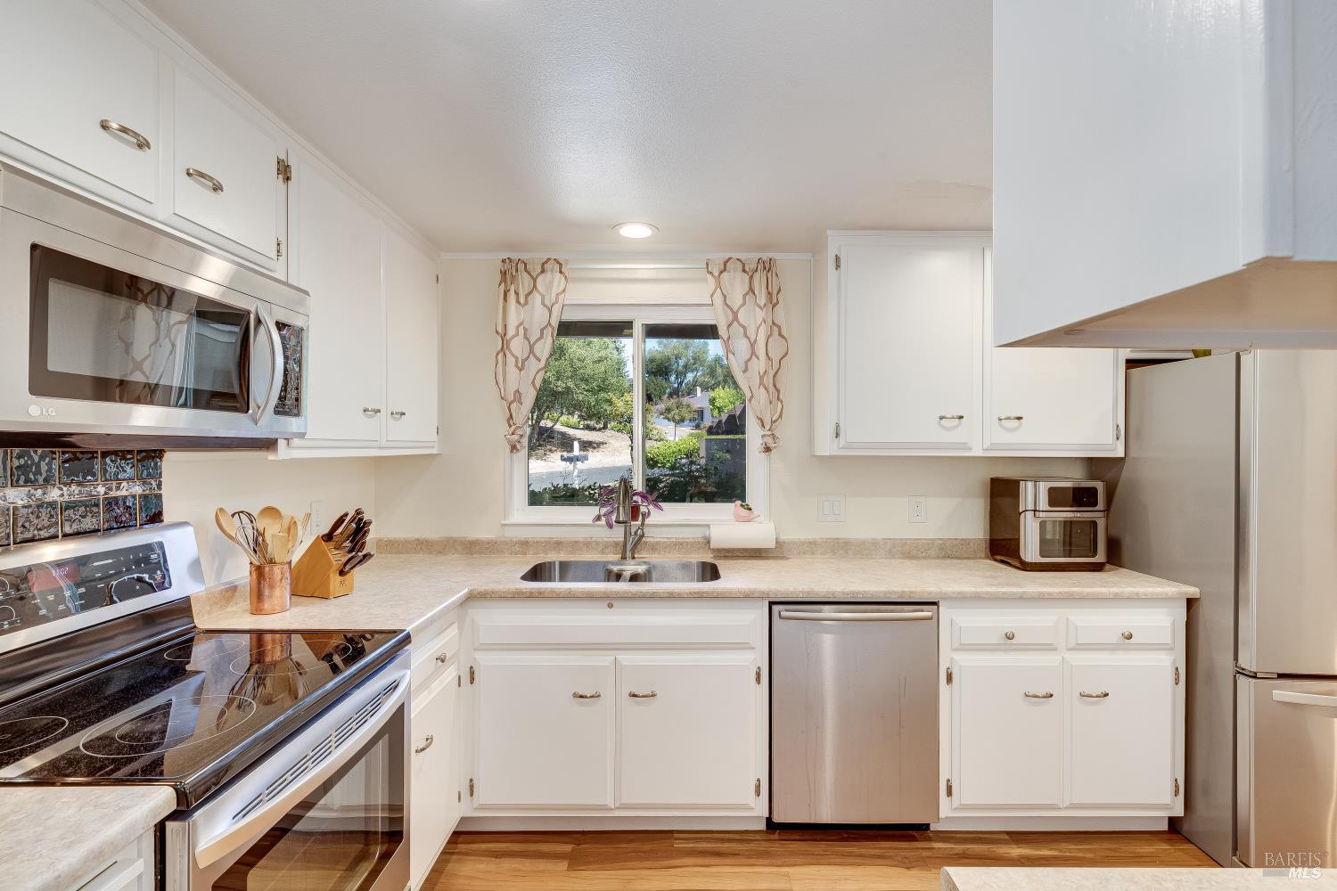 6492 Meadowridge Drive Santa Rosa CA 95409