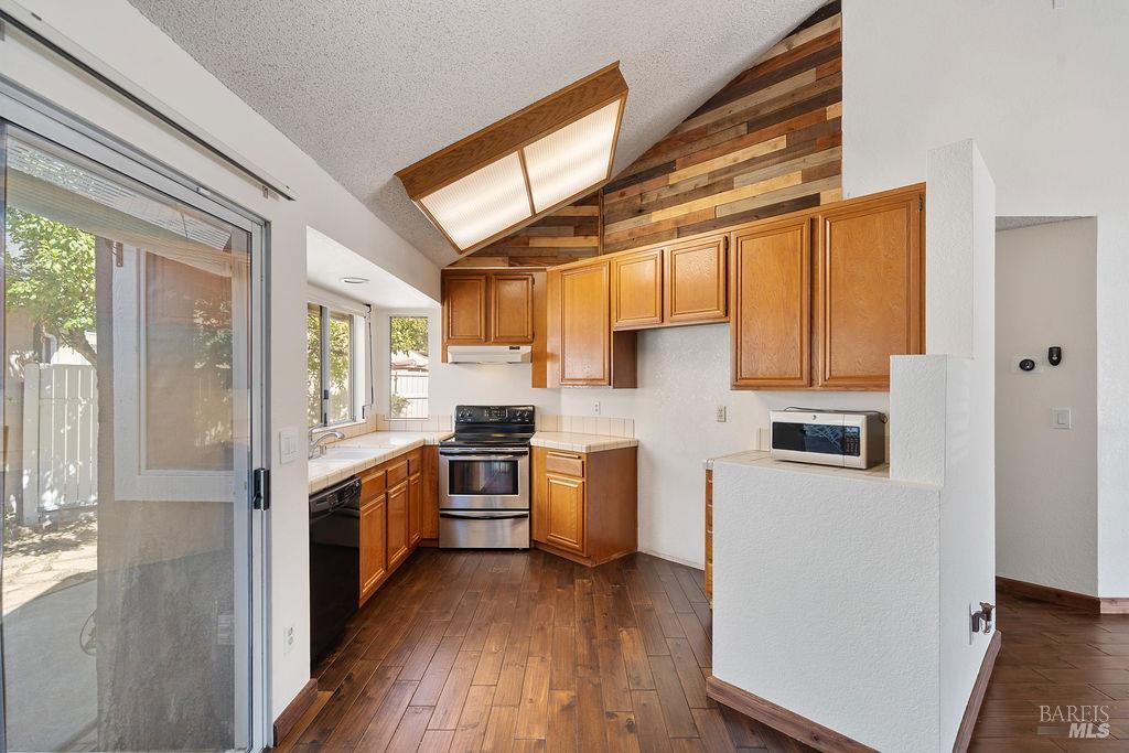 902 Edgewood Circle Suisun City CA 94585