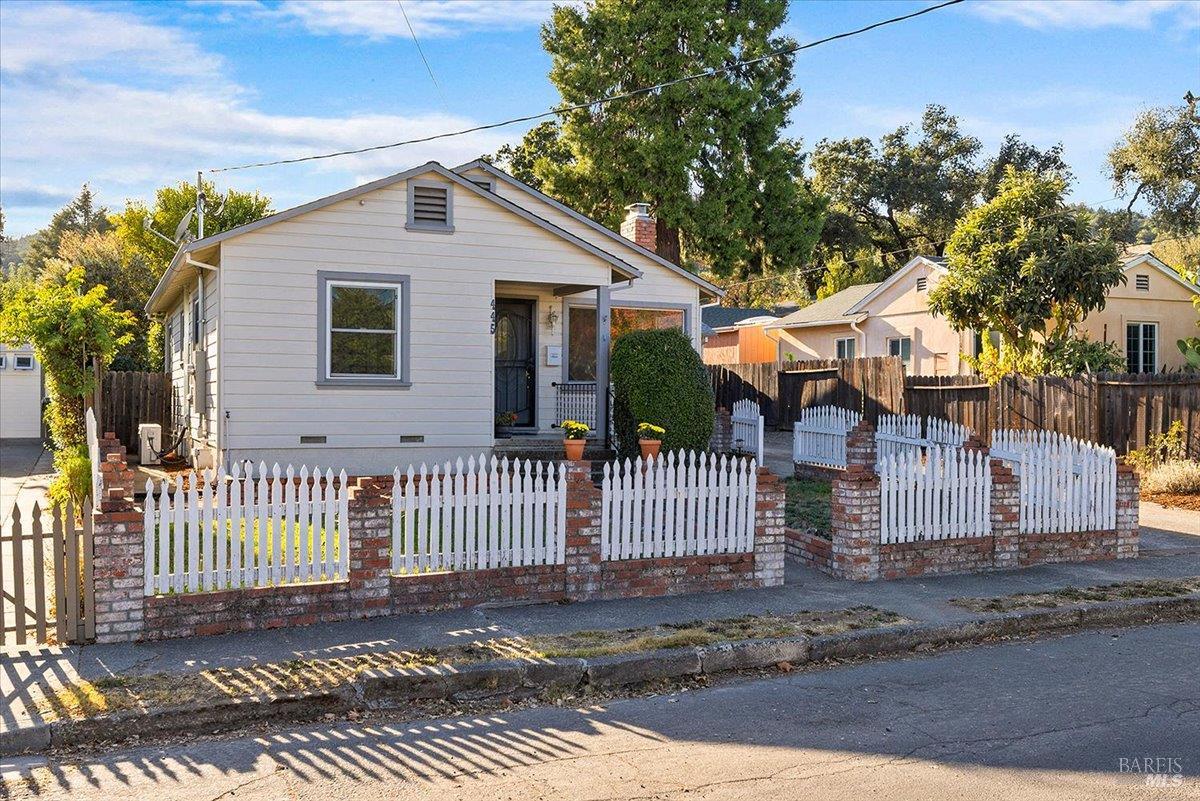 445 N Jeffeson Street Cloverdale CA 95425