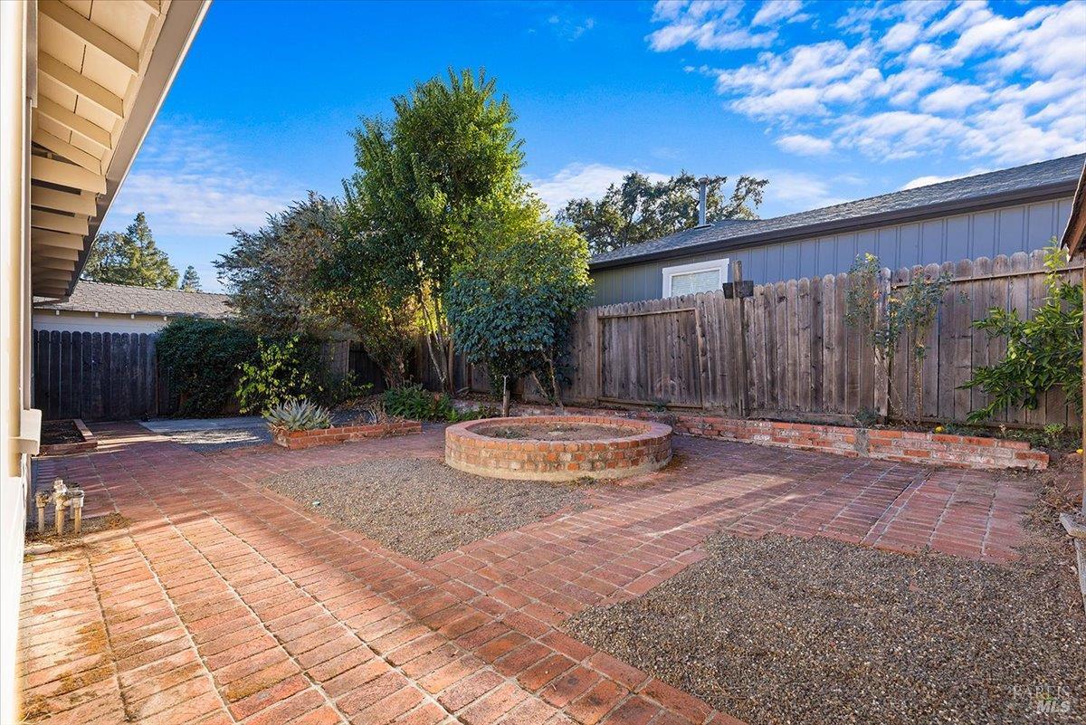 445 N Jeffeson Street Cloverdale CA 95425