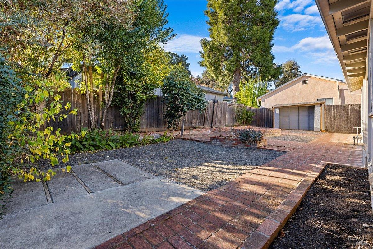 445 N Jeffeson Street Cloverdale CA 95425