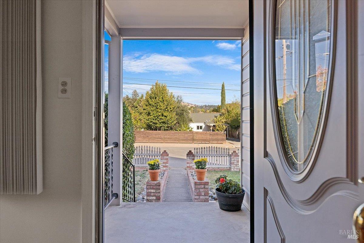 445 N Jeffeson Street Cloverdale CA 95425