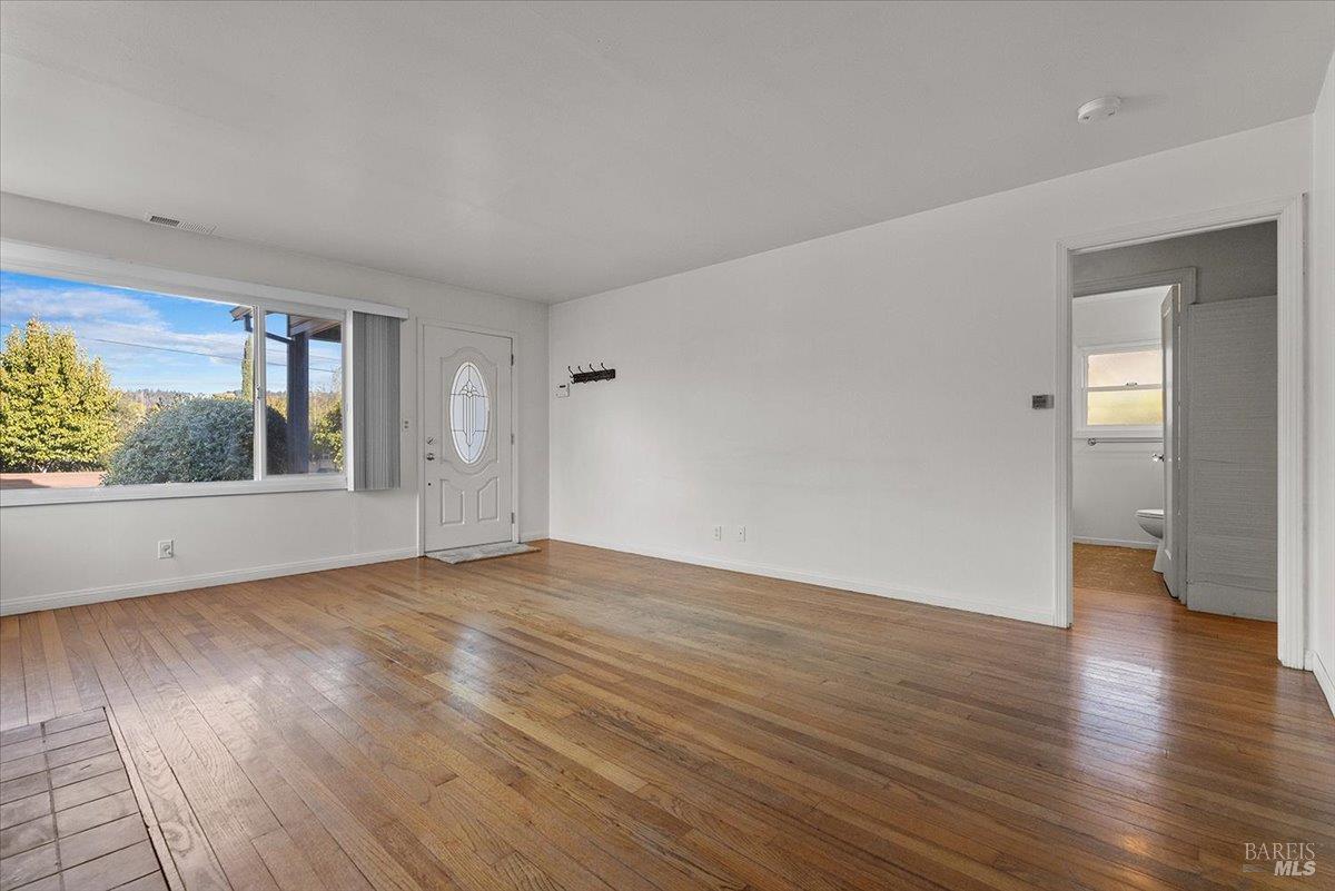 445 N Jeffeson Street Cloverdale CA 95425