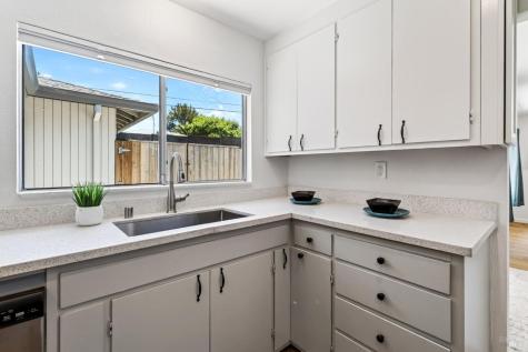 8060 Park Avenue Forestville CA 95436