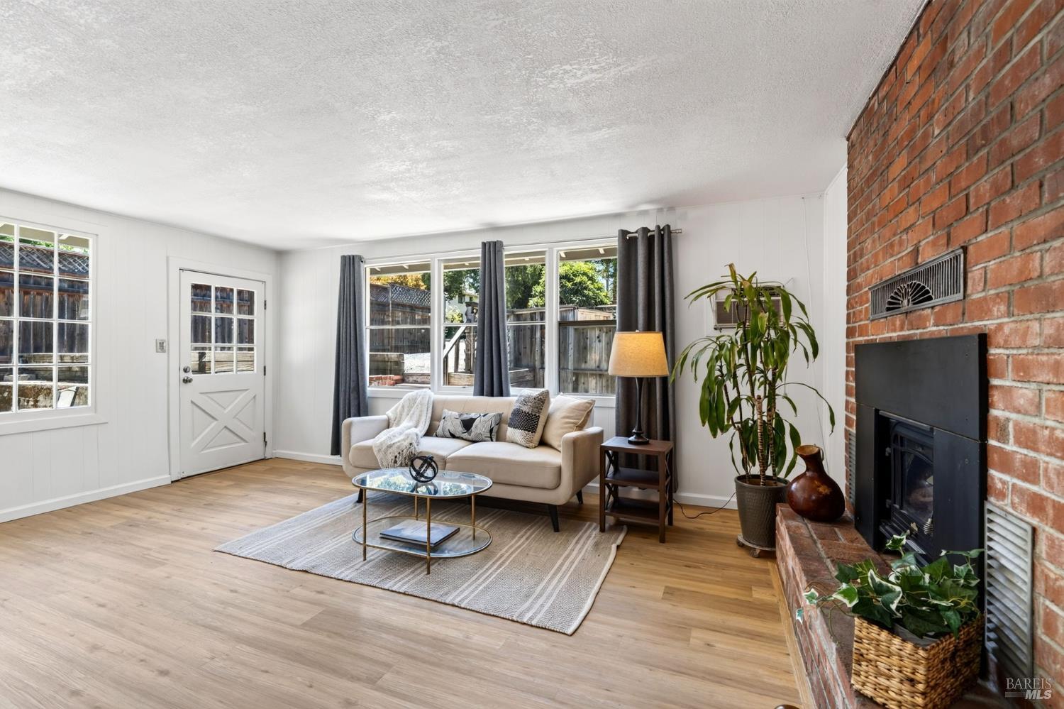 8060 Park Avenue Forestville CA 95436