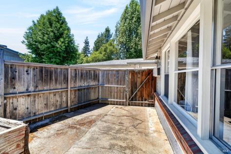 8060 Park Avenue Forestville CA 95436
