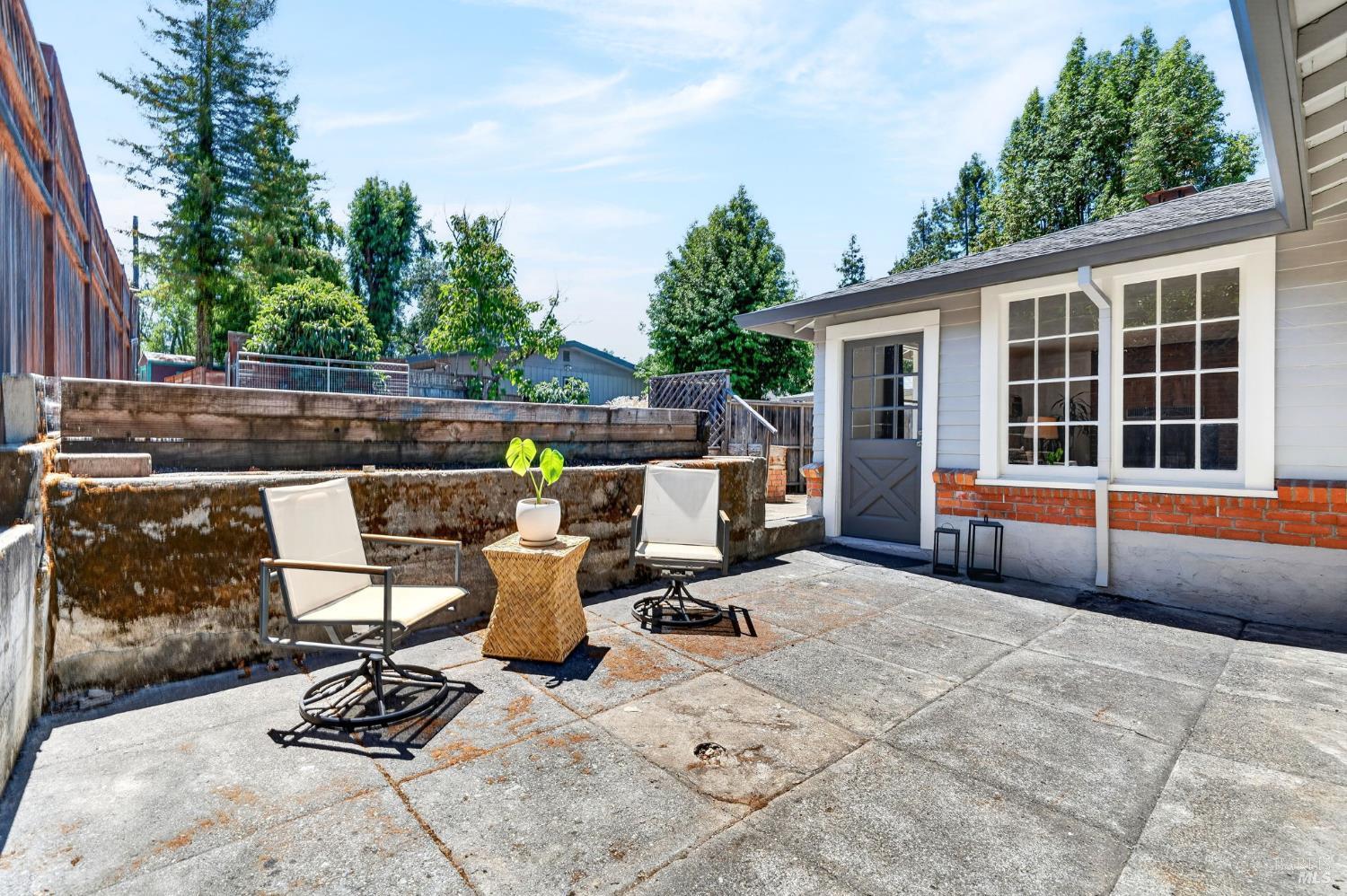 8060 Park Avenue Forestville CA 95436