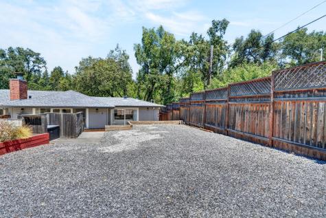 8060 Park Avenue Forestville CA 95436