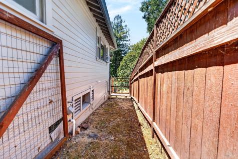 8060 Park Avenue Forestville CA 95436