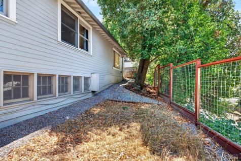 8060 Park Avenue Forestville CA 95436