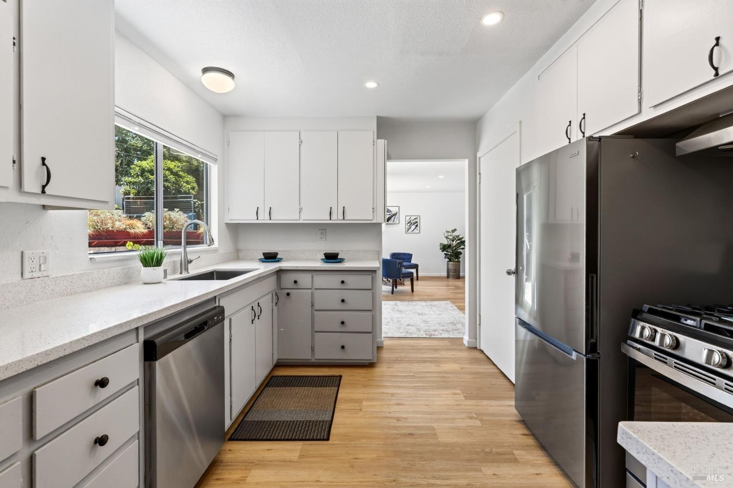 8060 Park Avenue Forestville CA 95436