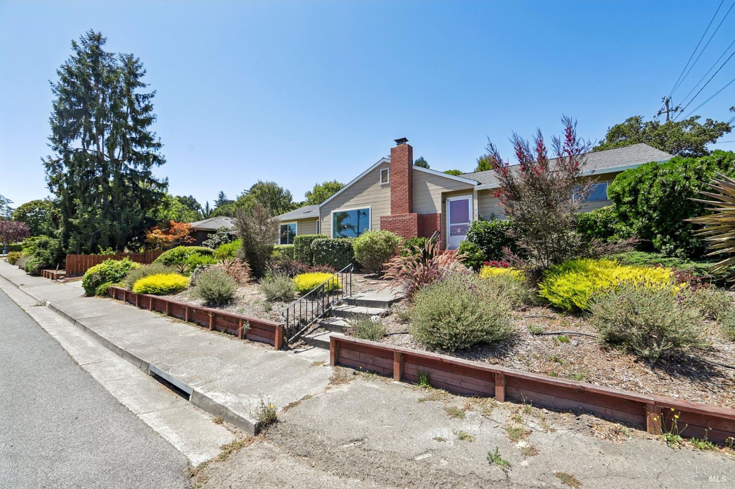 1205 Schuman Lane Petaluma CA 94952