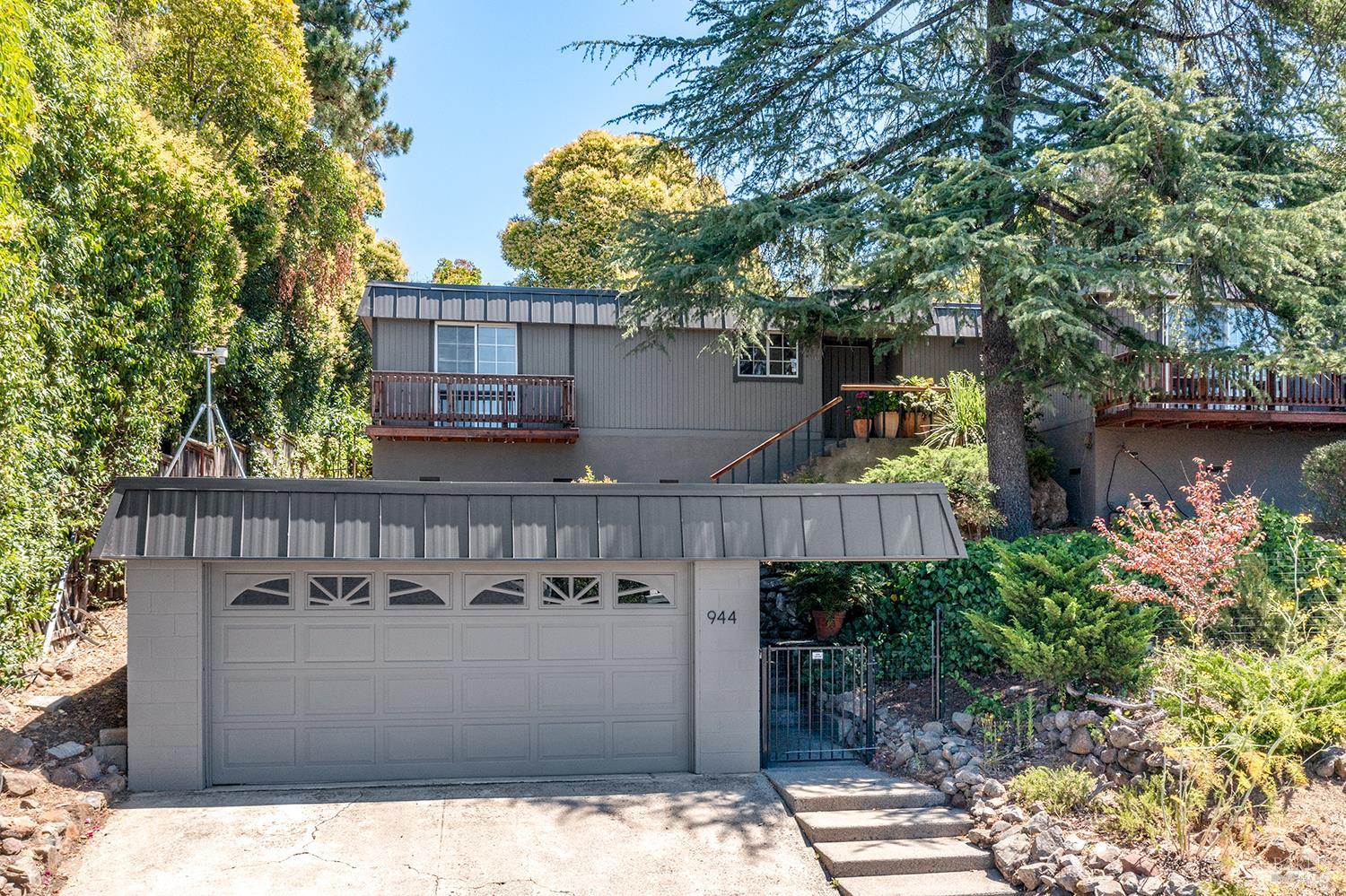 944 Summerfield Road Santa Rosa CA 95405