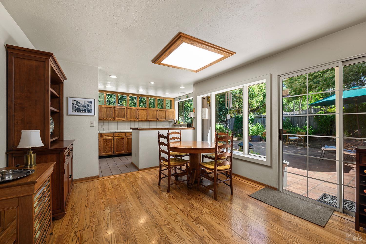 944 Summerfield Road Santa Rosa CA 95405