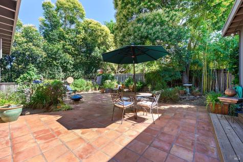 944 Summerfield Road Santa Rosa CA 95405