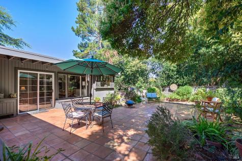 944 Summerfield Road Santa Rosa CA 95405