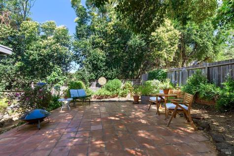 944 Summerfield Road Santa Rosa CA 95405