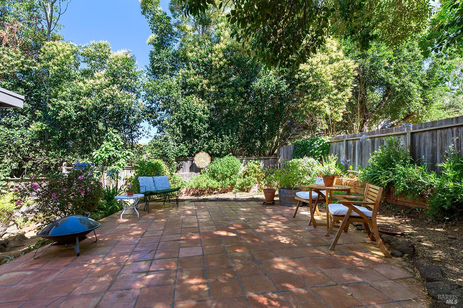 944 Summerfield Road Santa Rosa CA 95405
