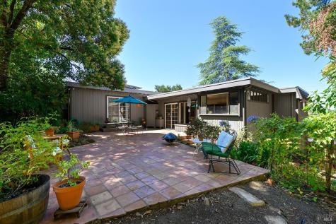 944 Summerfield Road Santa Rosa CA 95405