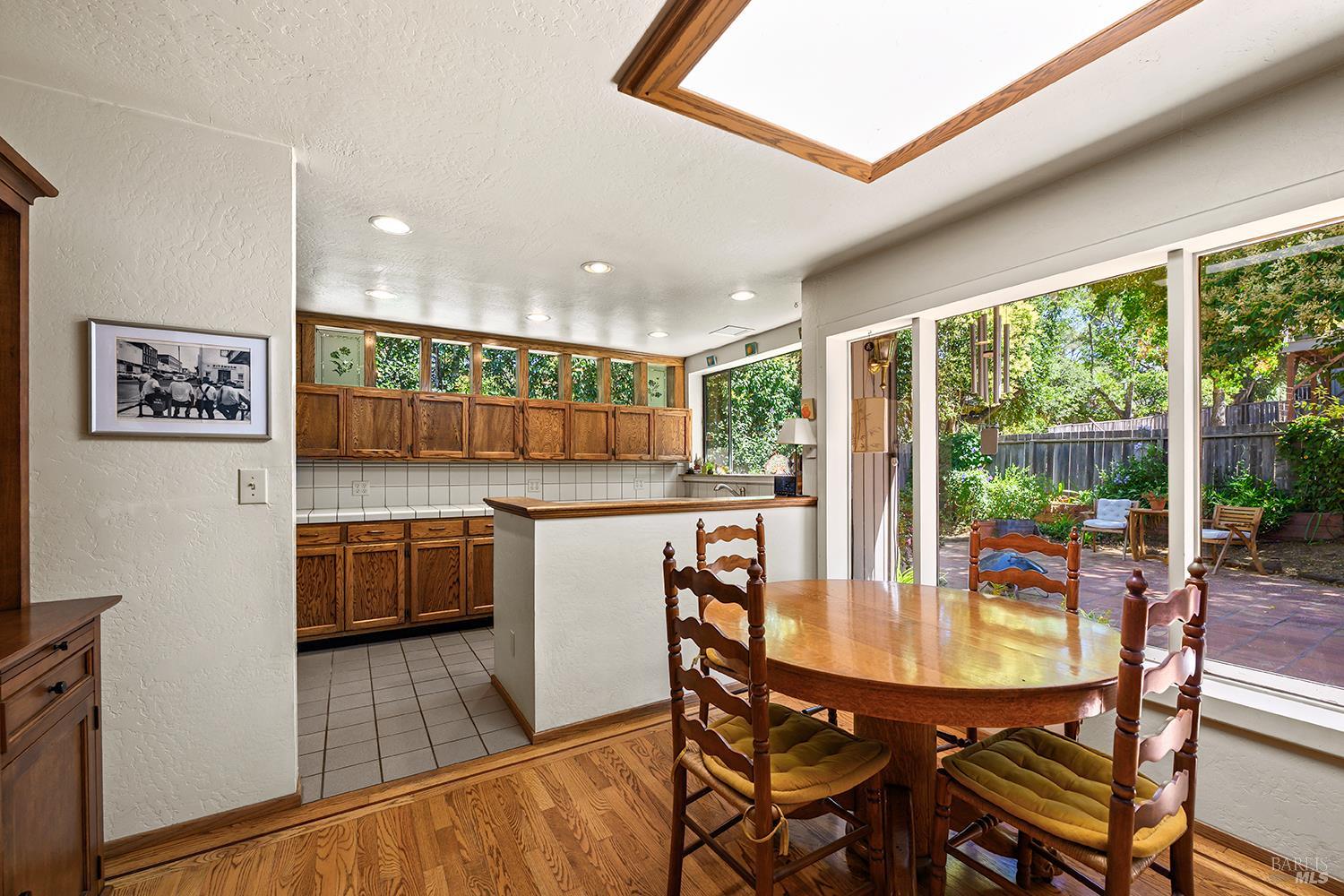 944 Summerfield Road Santa Rosa CA 95405
