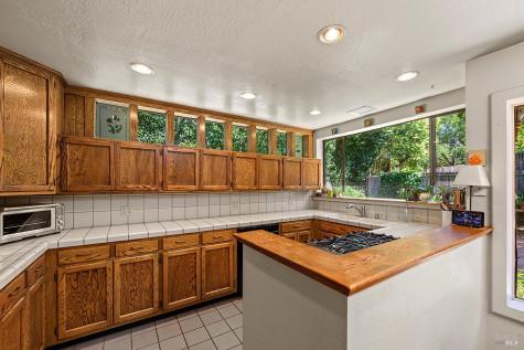 944 Summerfield Road Santa Rosa CA 95405
