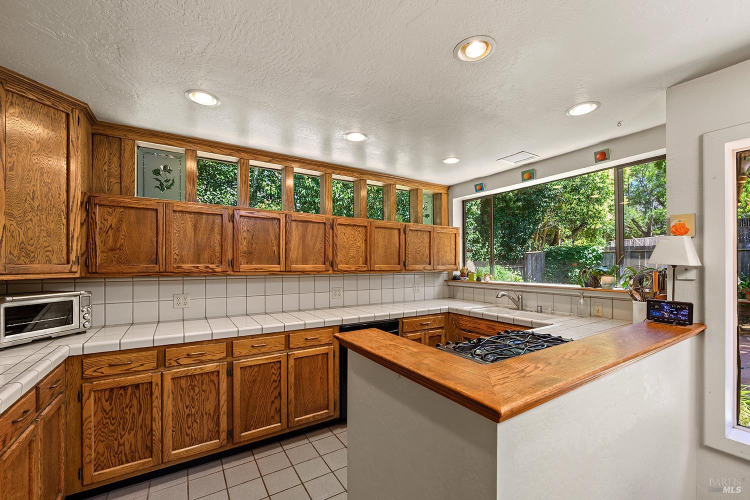 944 Summerfield Road Santa Rosa CA 95405