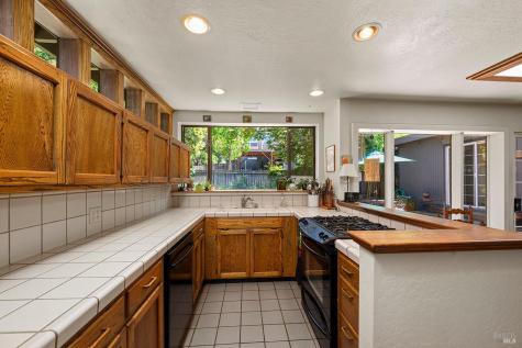 944 Summerfield Road Santa Rosa CA 95405
