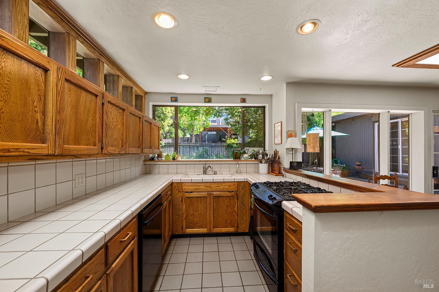 944 Summerfield Road Santa Rosa CA 95405