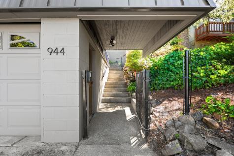 944 Summerfield Road Santa Rosa CA 95405