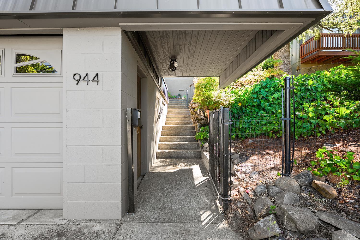 944 Summerfield Road Santa Rosa CA 95405