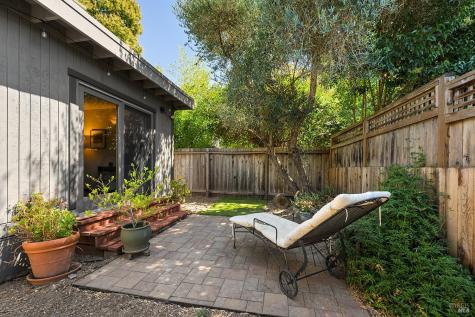 944 Summerfield Road Santa Rosa CA 95405