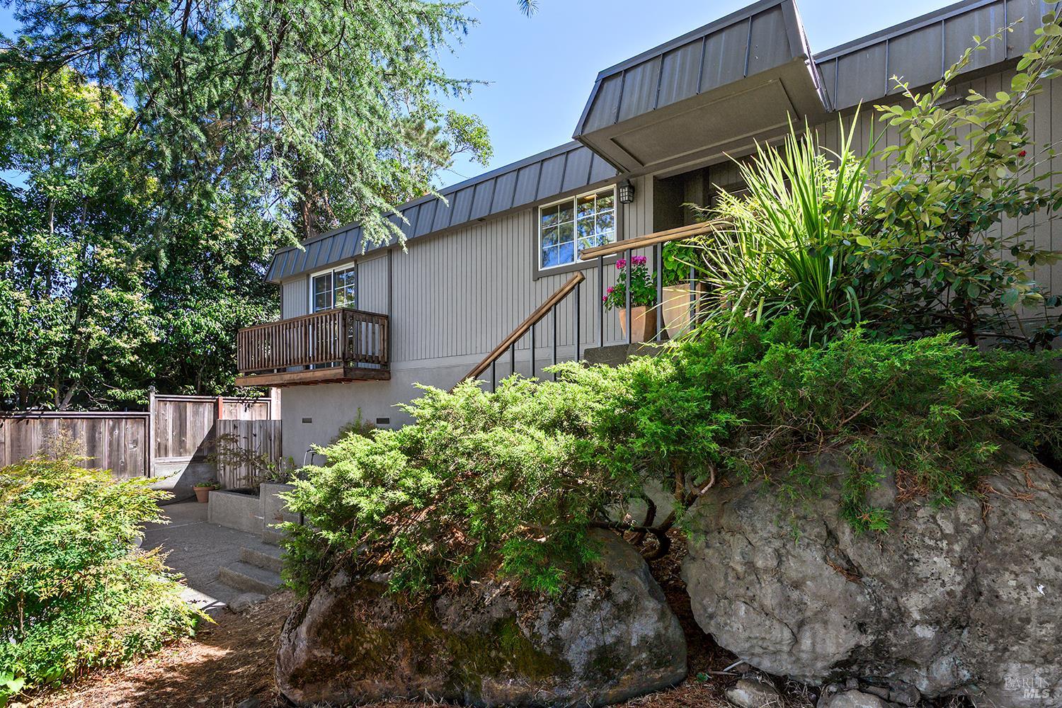 944 Summerfield Road Santa Rosa CA 95405