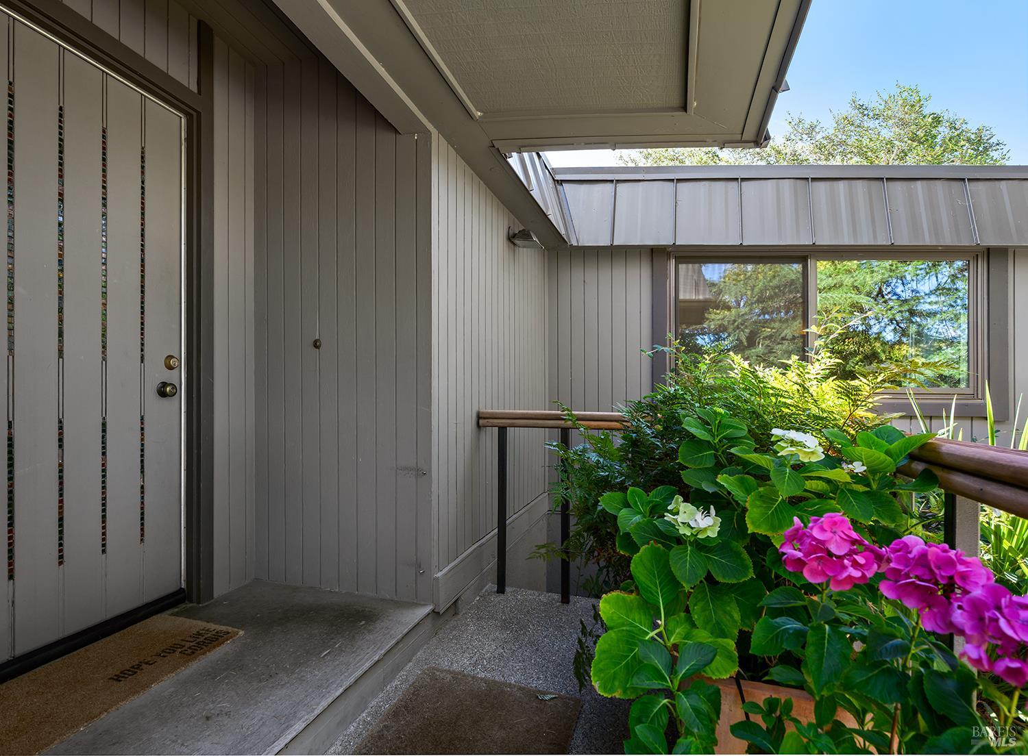 944 Summerfield Road Santa Rosa CA 95405